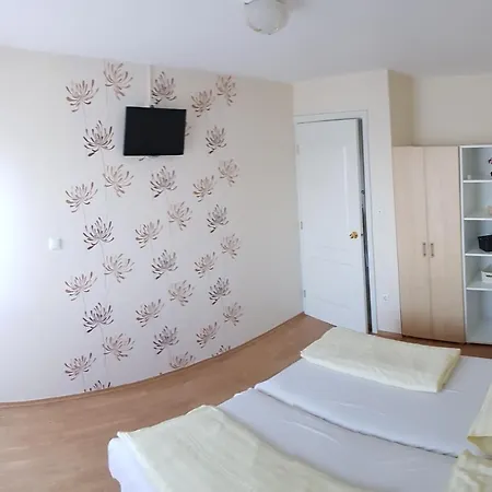 Szaloky Apartmanhaz דירה גיינסדיאס