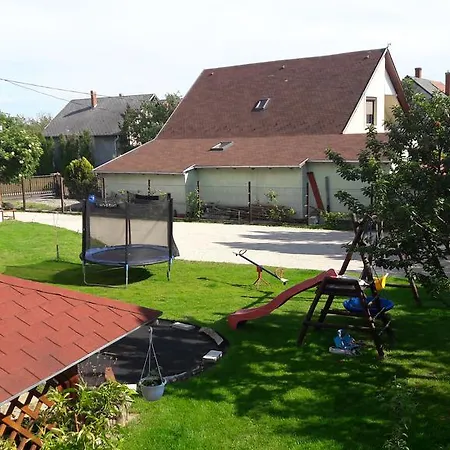 Szaloky Apartmanhaz Διαμέρισμα *