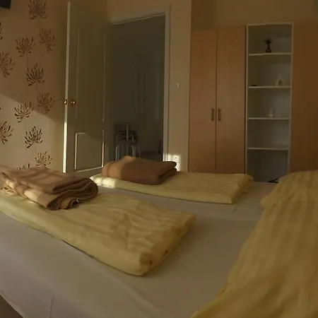 Szaloky Apartmanhaz דירה